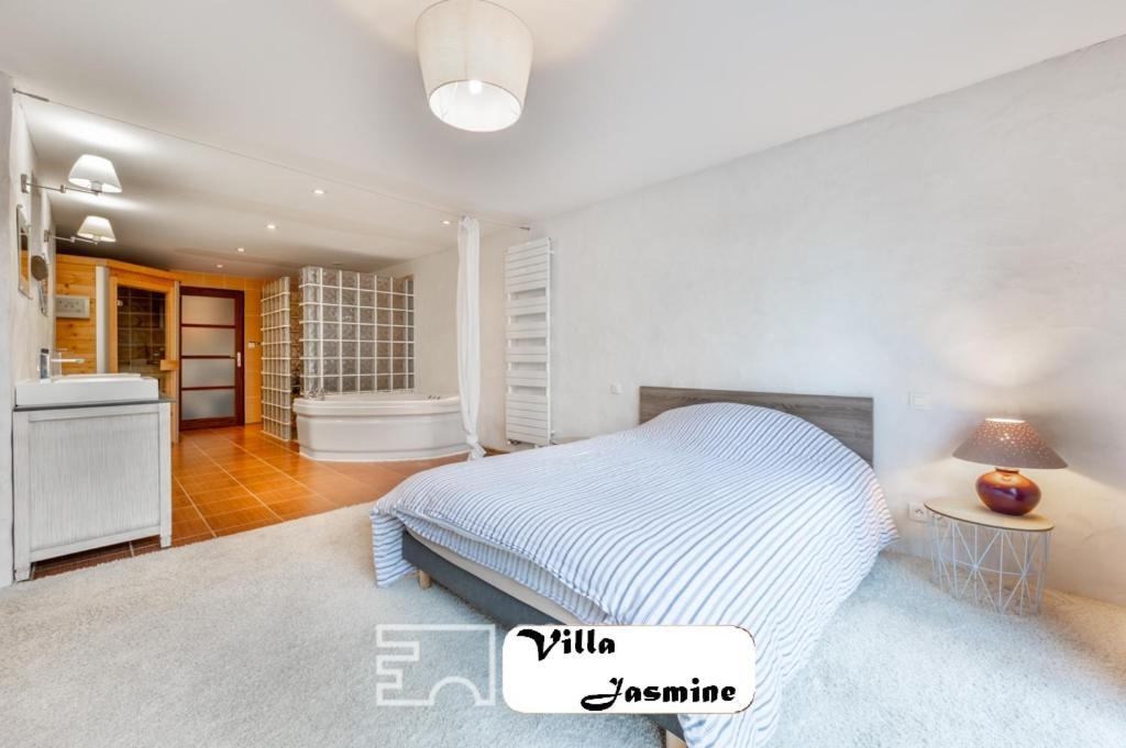 Somptueuse Villa Jasmine Saint-Meen-le-Grand Bagian luar foto