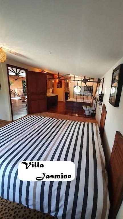 Somptueuse Villa Jasmine Saint-Meen-le-Grand Bagian luar foto